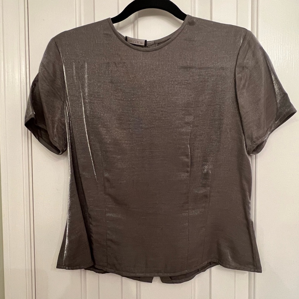 Beautiful shiny Tahari shirt - buttons down the back